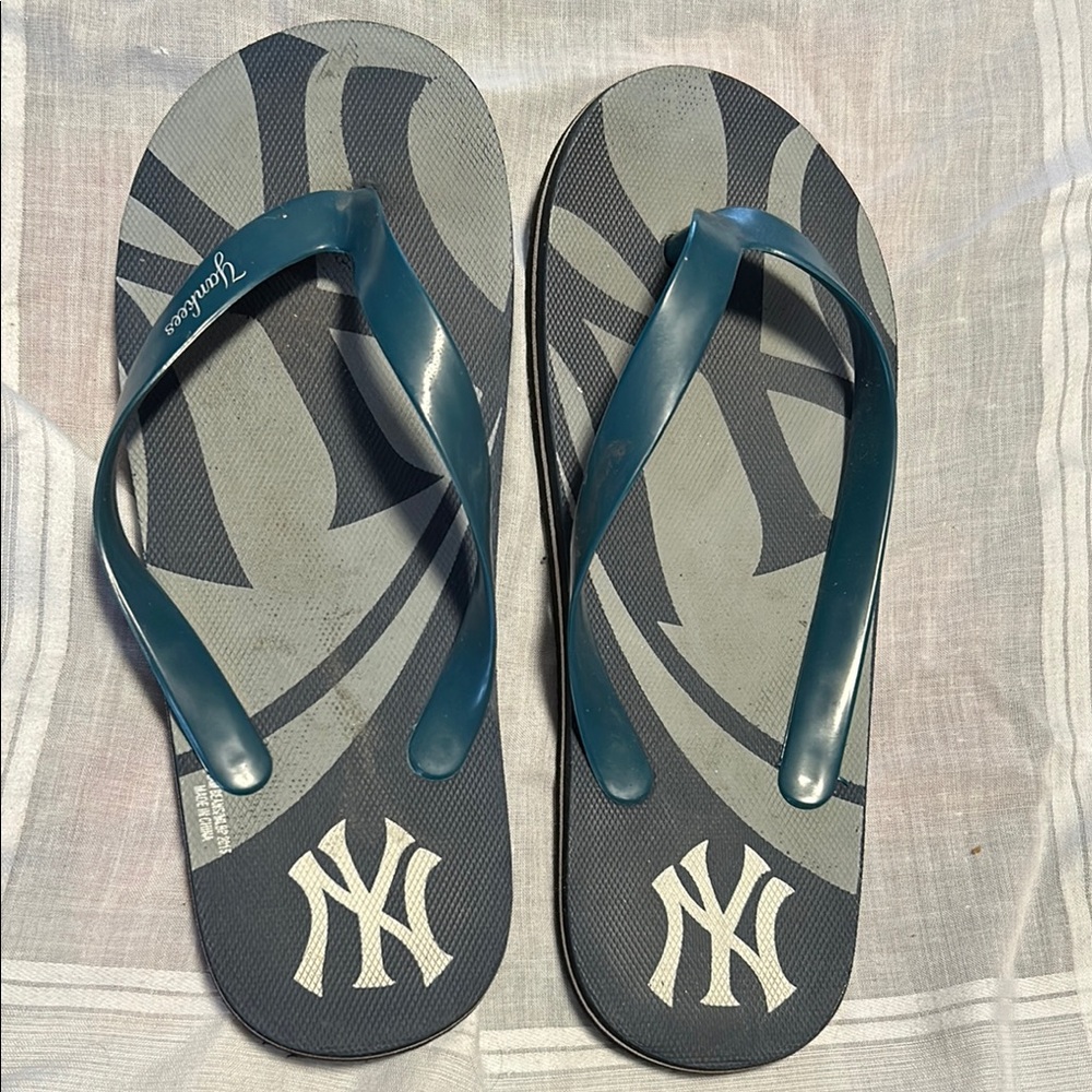 New York Yankees Flip Flops